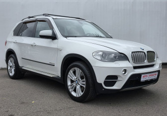 Подержанный автомобиль BMW X5 2011 года (3 фото)