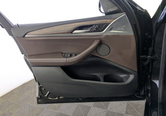 Подержанный автомобиль BMW X3 2020 года (23 фото)