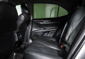 Подержанный автомобиль Toyota Camry Sedan 2018 года (18 фото)