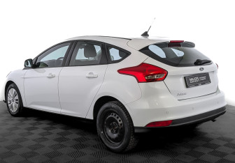 Подержанный автомобиль Ford Focus Hatchback 2018 года (7 фото)