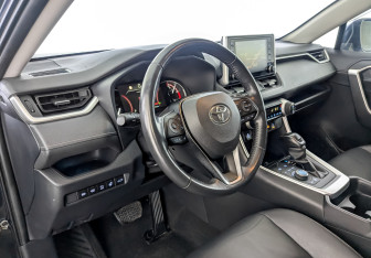 Подержанный автомобиль Toyota RAV4 2019 года (16 фото)