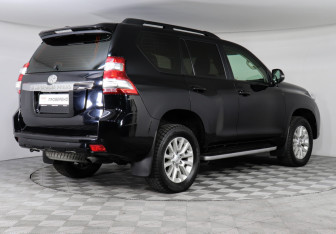 Подержанный автомобиль Toyota Land Cruiser Prado 2013 года (5 фото)