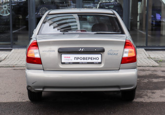 Подержанный автомобиль Hyundai Accent Sedan 2009 года (5 фото)
