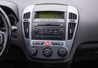 Подержанный автомобиль Kia Ceed Wagon 2007 года (14 фото)