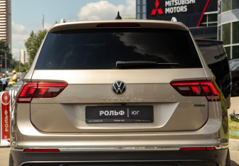 Подержанный автомобиль Volkswagen Tiguan 2021 года (25 фото)