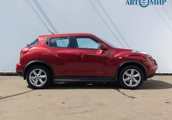 Подержанный автомобиль Nissan Juke 2011 года (4 фото)