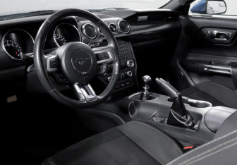 Подержанный автомобиль Ford Mustang Coupe 2018 года (14 фото)