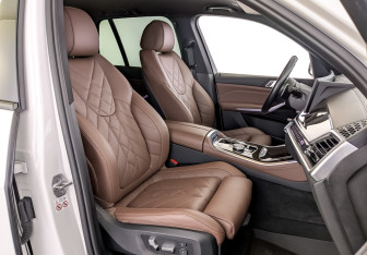 Подержанный автомобиль BMW X5 2023 года (25 фото)