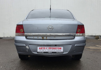 Подержанный автомобиль Opel Astra Sedan 2008 года (6 фото)
