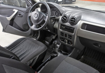 Подержанный автомобиль Renault Logan Sedan 2011 года (11 фото)