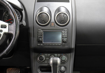Подержанный автомобиль Nissan Qashqai+2 2011 года (15 фото)