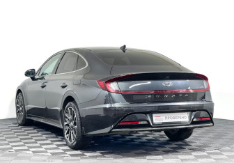Подержанный автомобиль Hyundai Sonata 2022 года (7 фото)