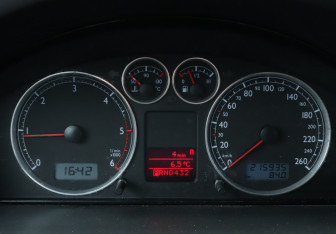 Подержанный автомобиль Volkswagen Sharan 2005 года (11 фото)