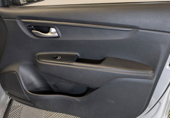 Подержанный автомобиль Kia Rio Hatchback 2021 года (23 фото)