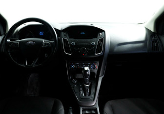Подержанный автомобиль Ford Focus Sedan 2016 года (9 фото)
