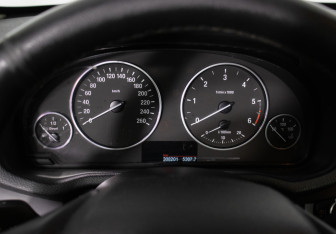 Подержанный автомобиль BMW X3 2011 года (12 фото)