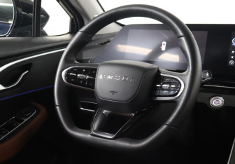 Подержанный автомобиль Omoda C5 2023 года (15 фото)