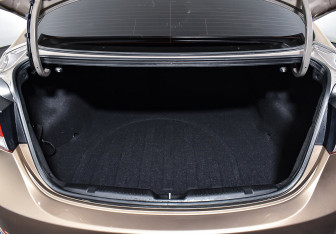 Подержанный автомобиль Hyundai Elantra Sedan 2015 года (14 фото)