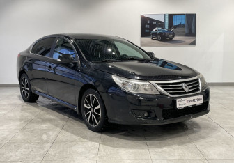 Подержанный автомобиль Renault Latitude 2011 года (3 фото)