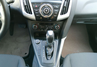 Подержанный автомобиль Ford Focus Hatchback 2015 года (16 фото)