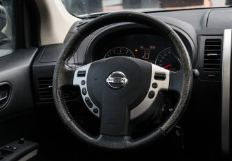 Подержанный автомобиль Nissan X-Trail 2011 года (11 фото)