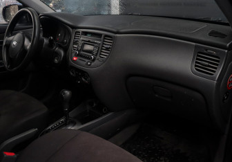 Подержанный автомобиль Kia Rio Sedan 2010 года (9 фото)
