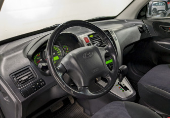 Подержанный автомобиль Hyundai Tucson 2007 года (13 фото)