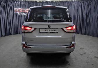 Подержанный автомобиль SsangYong Stavic 2013 года (6 фото)