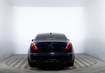 Подержанный автомобиль Jaguar XJ 2014 года (6 фото)