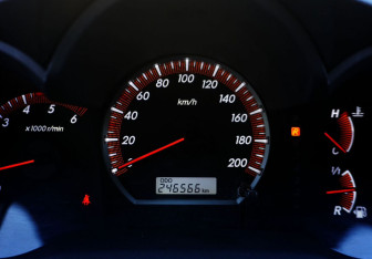 Подержанный автомобиль Toyota Hilux 2013 года (14 фото)