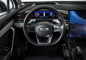 Подержанный автомобиль Geely Atlas 2023 года (10 фото)