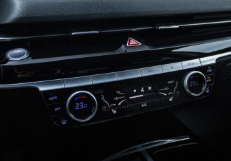 Подержанный автомобиль Genesis G80 2021 года (18 фото)