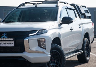 Подержанный автомобиль Mitsubishi L200 2023 года (26 фото)