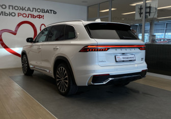 Подержанный автомобиль Geely Monjaro 2025 года (6 фото)
