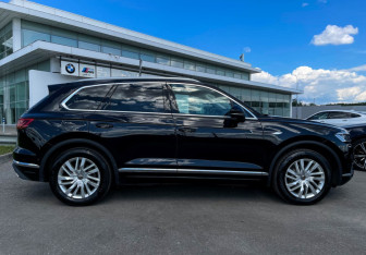 Подержанный автомобиль Volkswagen Touareg 2021 года (4 фото)