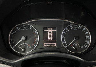 Подержанный автомобиль Skoda Octavia Liftback 2011 года (12 фото)