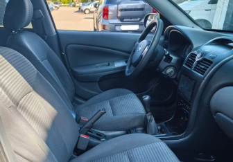 Подержанный автомобиль Nissan Almera Classic 2007 года (10 фото)