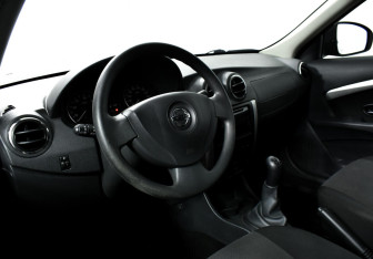 Подержанный автомобиль Nissan Almera Sedan 2018 года (9 фото)