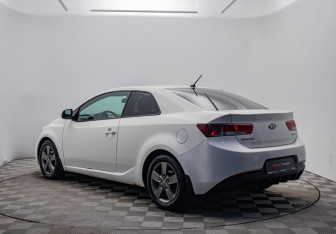 Подержанный автомобиль Kia Cerato Coupe 2012 года (7 фото)