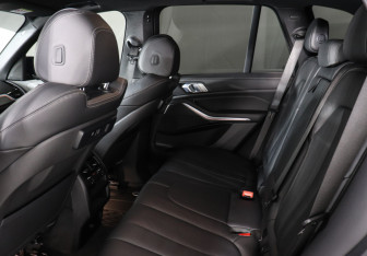 Подержанный автомобиль BMW X5 2021 года (13 фото)