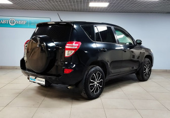 Подержанный автомобиль Toyota RAV4 2011 года (5 фото)