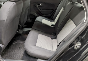 Подержанный автомобиль Volkswagen Polo Sedan 2011 года (15 фото)