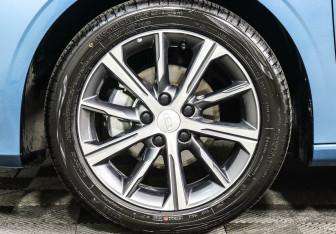 Подержанный автомобиль Geely Emgrand 2023 года (9 фото)