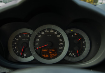 Подержанный автомобиль Toyota RAV4 2009 года (9 фото)