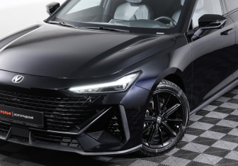 Подержанный автомобиль Changan UNI-V 2023 года (27 фото)