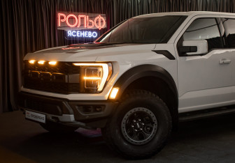 Подержанный автомобиль Ford F-150 2022 года (31 фото)