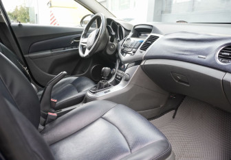 Подержанный автомобиль Chevrolet Cruze Sedan 2010 года (11 фото)