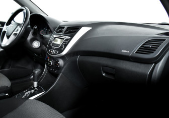 Подержанный автомобиль Hyundai Solaris Hatchback 2013 года (6 фото)