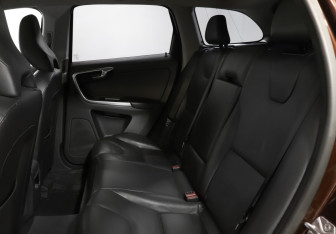 Подержанный автомобиль Volvo XC60 2014 года (10 фото)