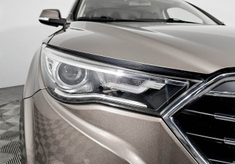 Подержанный автомобиль FAW Besturn X40 2020 года (5 фото)